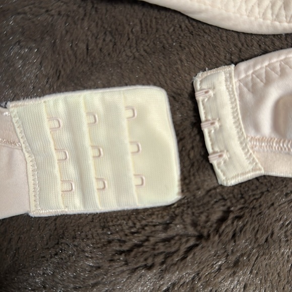 SOMA Embraceable Wirefree Nude Bra Sz 36D - Picture 5 of 6